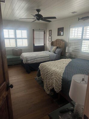 6 bedrooms, desk, iron/ironing board, free WiFi