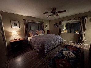 2 bedrooms, desk, iron/ironing board, WiFi - North Mountain home by trailheads (Phoenix)