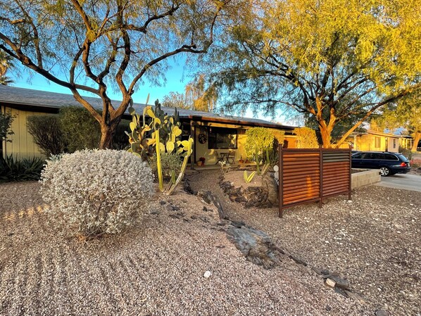 Exterior - North Mountain home by trailheads (Phoenix)