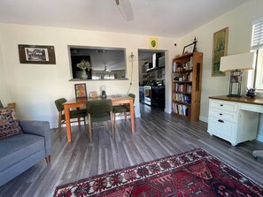 Smart TV - North Mountain home by trailheads (Phoenix)