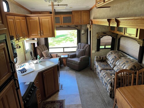 Hummingbird - Camper at Sunset Bay 