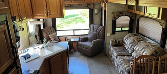 Hummingbird - Camper at Sunset Bay 