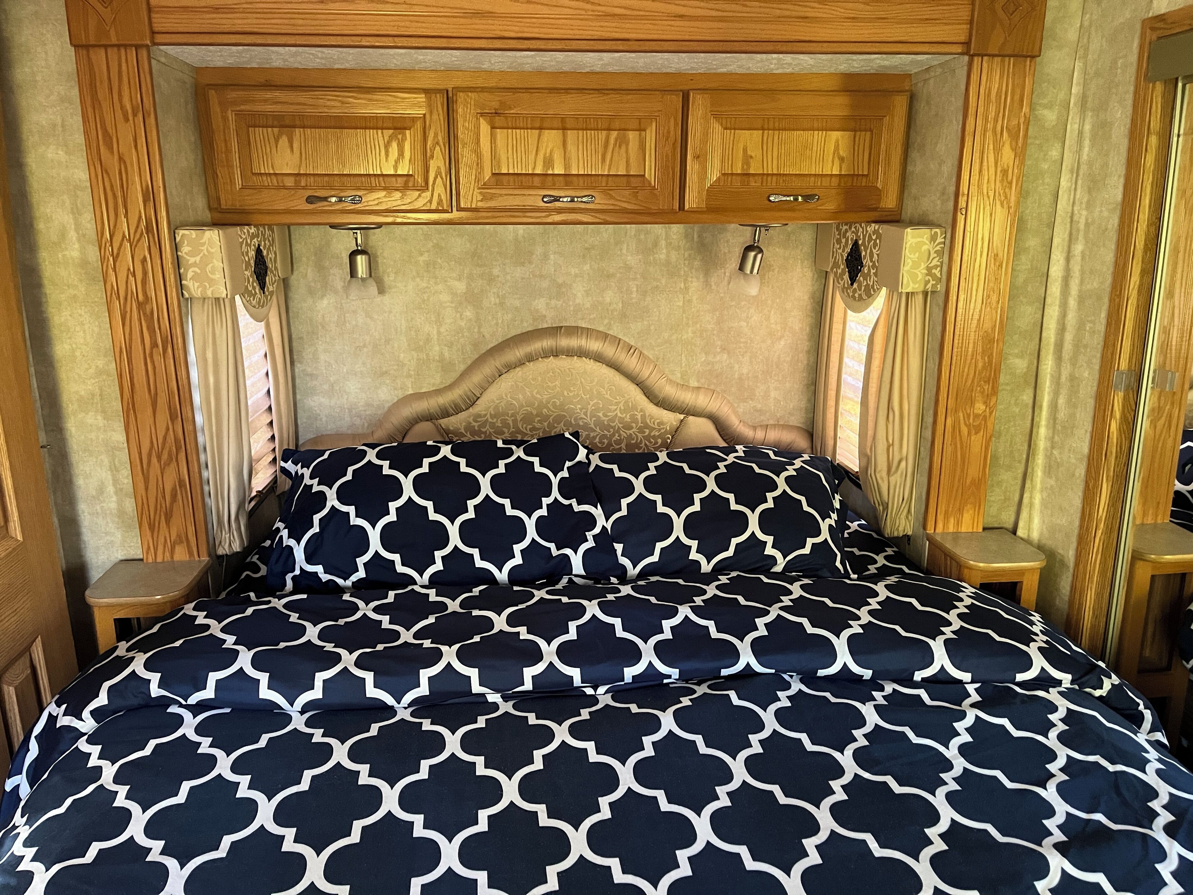 1 bedroom, bed sheets