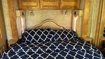 1 bedroom, bed sheets