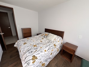 2 chambres, fer et planche Ă repasser, Wi-Fi, draps fournis