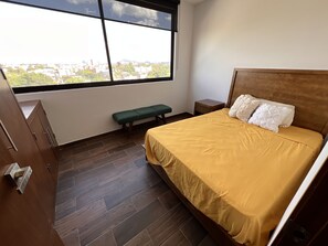 2 habitaciones, tabla de planchar con plancha, wifi y ropa de cama 