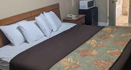 Budget Daily/Weekly rentals at Rainbow Motel located in Hendersonville, NC area.