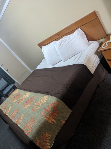 Budget Daily/Weekly rentals at Rainbow Motel located in Hendersonville, NC area.