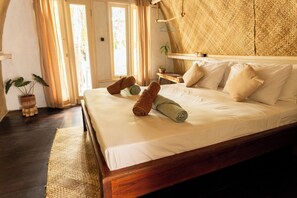 Honeymoon Double Room | Premium bedding, desk, laptop workspace, rollaway beds - Buena Vibra (Gili Air)