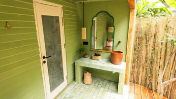Family Double Room | Bathroom | Shower, bathrobes, bidet, towels