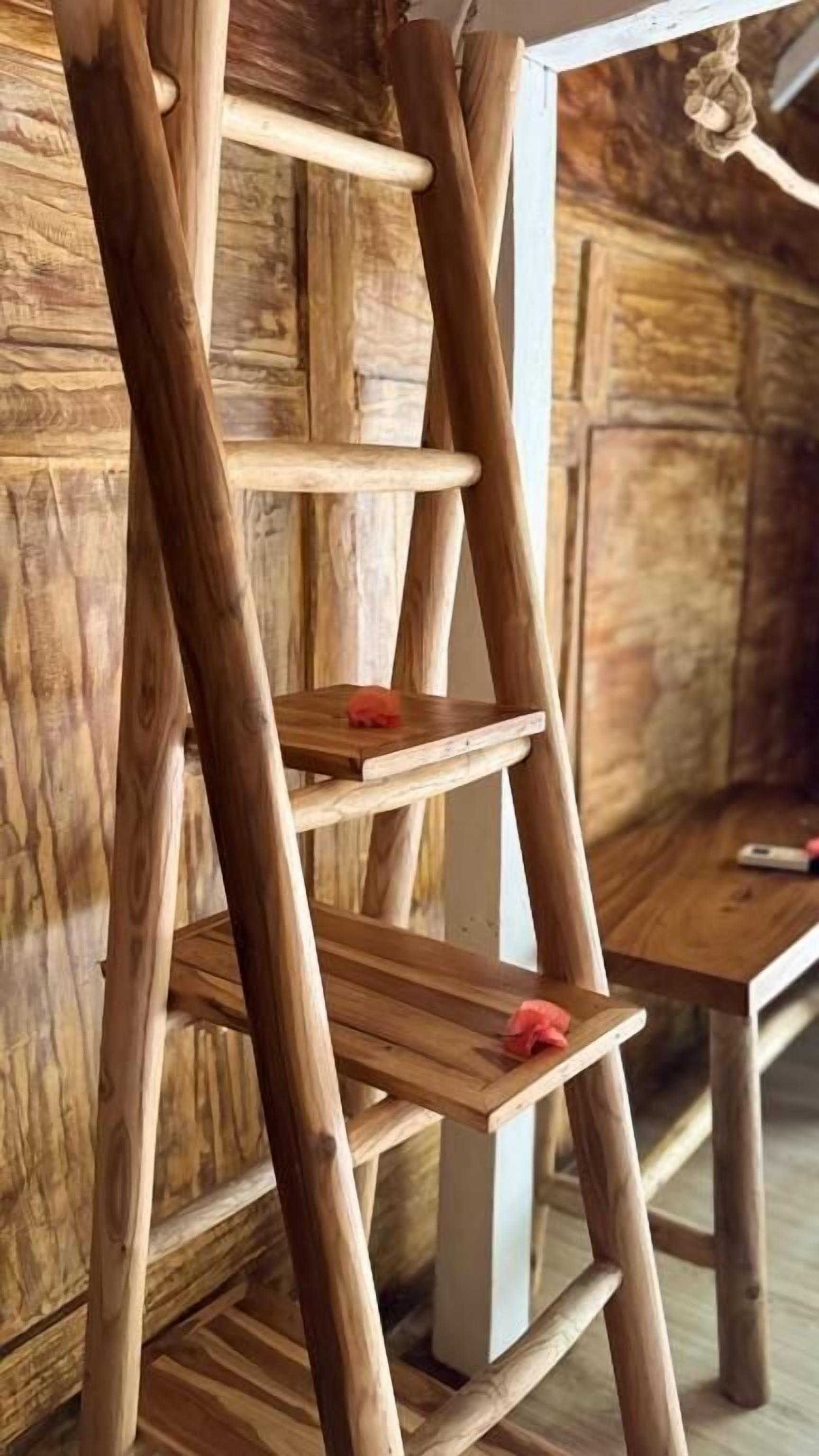 标准平房 | 高档床上用品、办公桌、笔记本电脑工作区、折叠床/加床（额外收费）