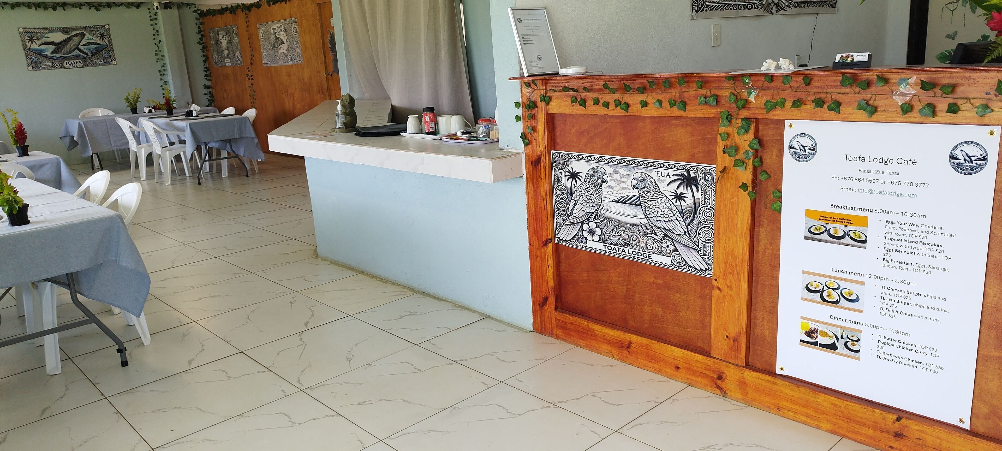 Petit déjeuner, déjeuner et dîner servis sur place