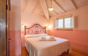 1 bedroom, travel crib, free WiFi