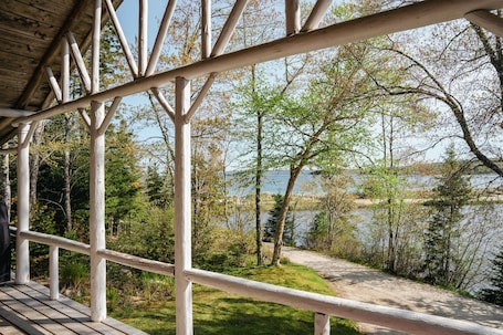 施設の敷地. Beach Cottage - White Birches - Hubbards Beach