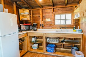 Private kitchen - Orchard Cabin #4 - Hubbards Beach (Hubbards)