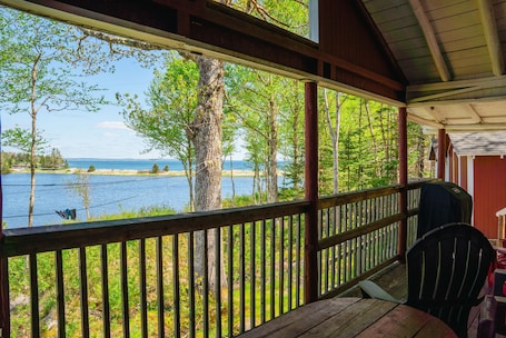 Property grounds. Beach Cottage - Oak Hollow - Hubbards Beach