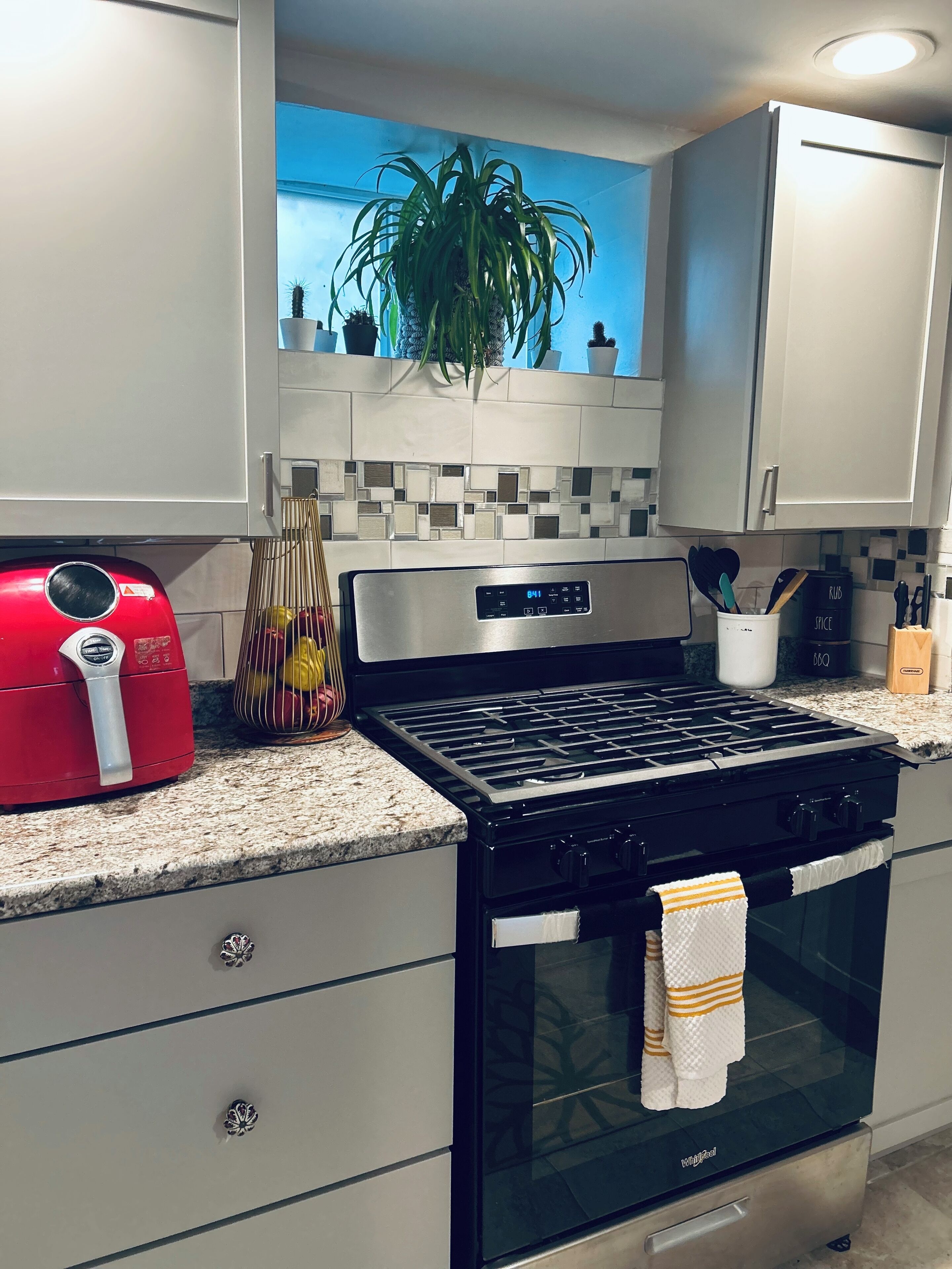 Refrigerador, microondas, horno y parrilla de estufa 