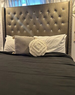 1 bedroom, iron/ironing board, free WiFi, bed sheets - Brand New Studio apart.  free parking (Broadview)