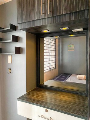 Standard Room - Tower F | Free WiFi, bed sheets