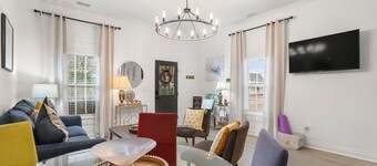 Mel-C's Cozy Cottage 
Comfy Retreat in the Heart of 
Downtown Monroe Georgia 