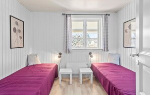 3 bedrooms, iron/ironing board, travel crib, free WiFi