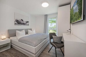 3 bedrooms, desk, iron/ironing board, WiFi