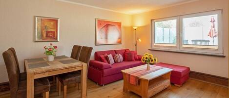 Fernseher, Kamin, Tischtennisplatte