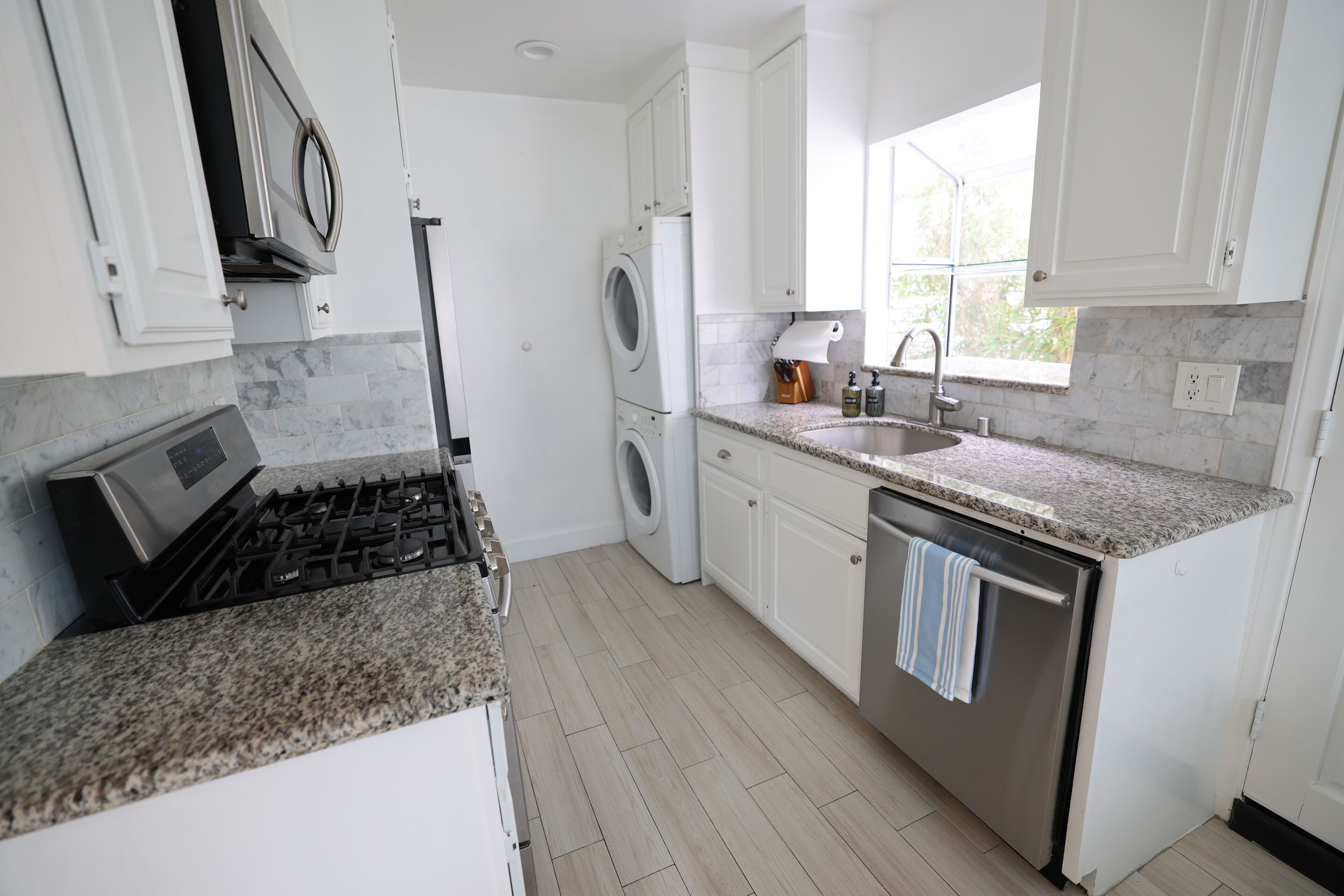 Bright Coastal Inspired Downtown Manhattan Beach Walk Street - Lower Unit