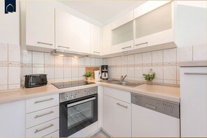 Fridge, oven, dishwasher, coffee/tea maker