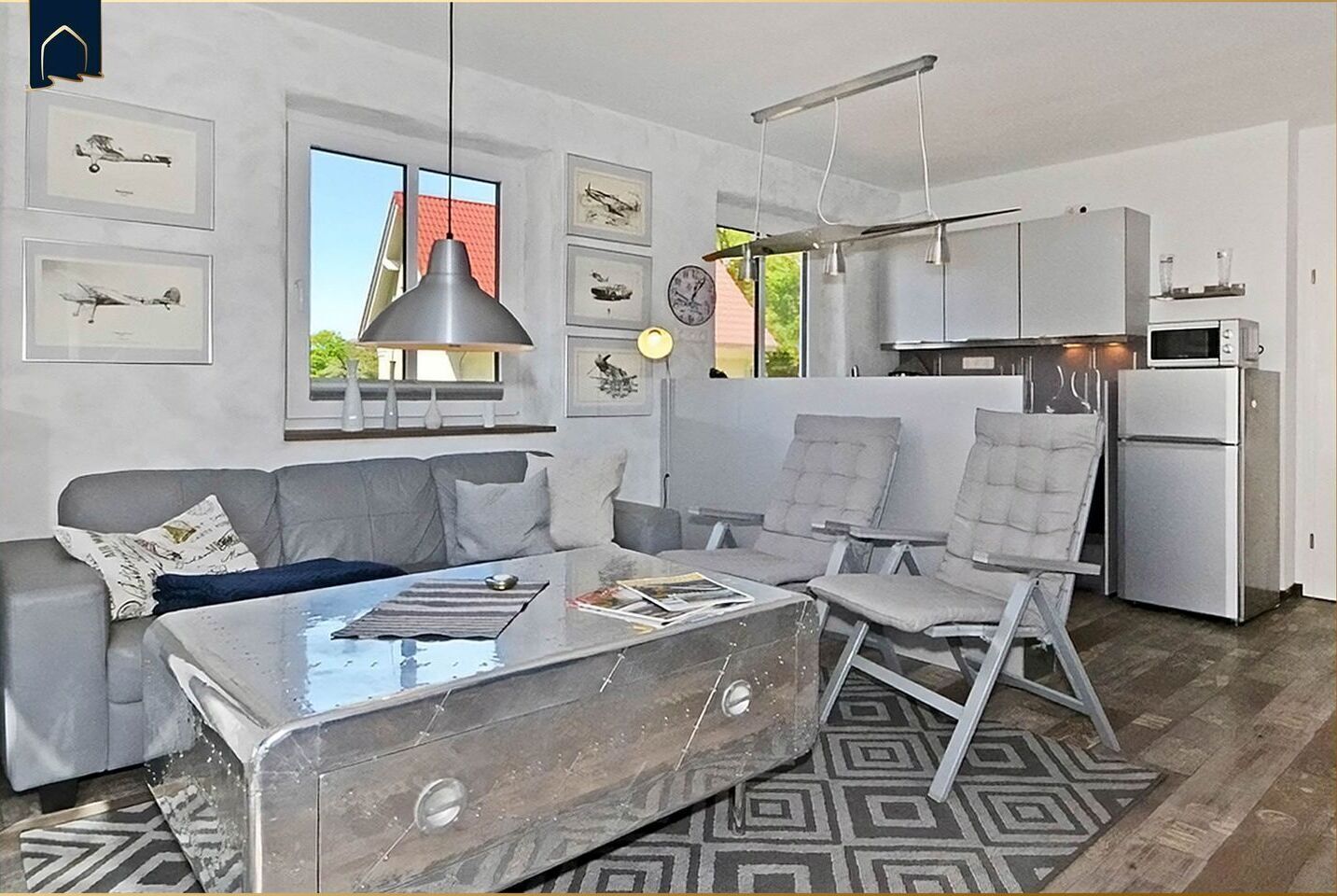 TV, caminetto, lettore DVD, impianto stereo