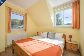 3 bedrooms, WiFi - DHH See- Idyll 2 - Ruhig Gelegene Doppelhaushälfte für Max. 6 Personen mit Kamin und Wlan (Korswandt)