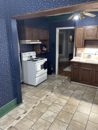 Historical District Getaway [Upper]