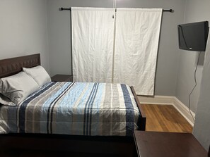 2 bedrooms, free WiFi, bed sheets - Historical District Getaway [Upper] (Olean)