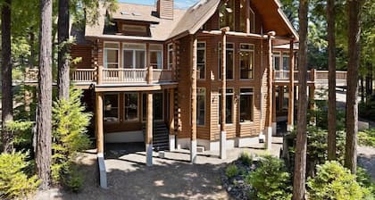 Premier Fort Bragg Retreat - Home Theater, Game Room, Sleeps 16
Timber Vacation