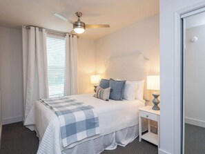 2 bedrooms, iron/ironing board, WiFi, bed sheets - Centre Court at 514 by Apex Short Term Stays (Oxford)