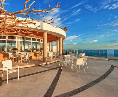 Viento 203 -Second Floor, LazyRiver Front, Beachfront with Sunset View Brand New