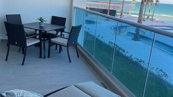 تناول الطعام بالخارج