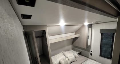 Beautiful Camper on quiet lot in the foothills of Western NC