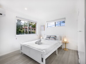 3 bedrooms, desk, iron/ironing board, free WiFi