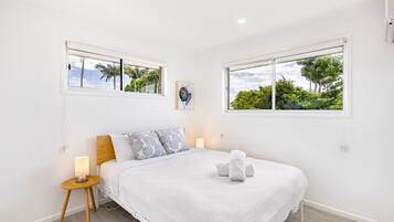 3 bedrooms, desk, iron/ironing board, free WiFi