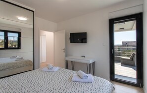 3 bedrooms, iron/ironing board, travel cot, free WiFi