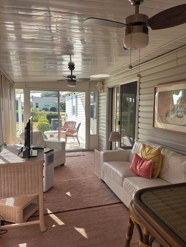 Smart TV - Great Location! (Lady Lake)