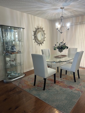 Dining - Great Location! (Lady Lake)