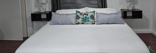 Views from every angle - 2nd floor cozy villa