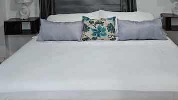 1 habitación, tabla de planchar con plancha, wifi gratis y ropa de cama