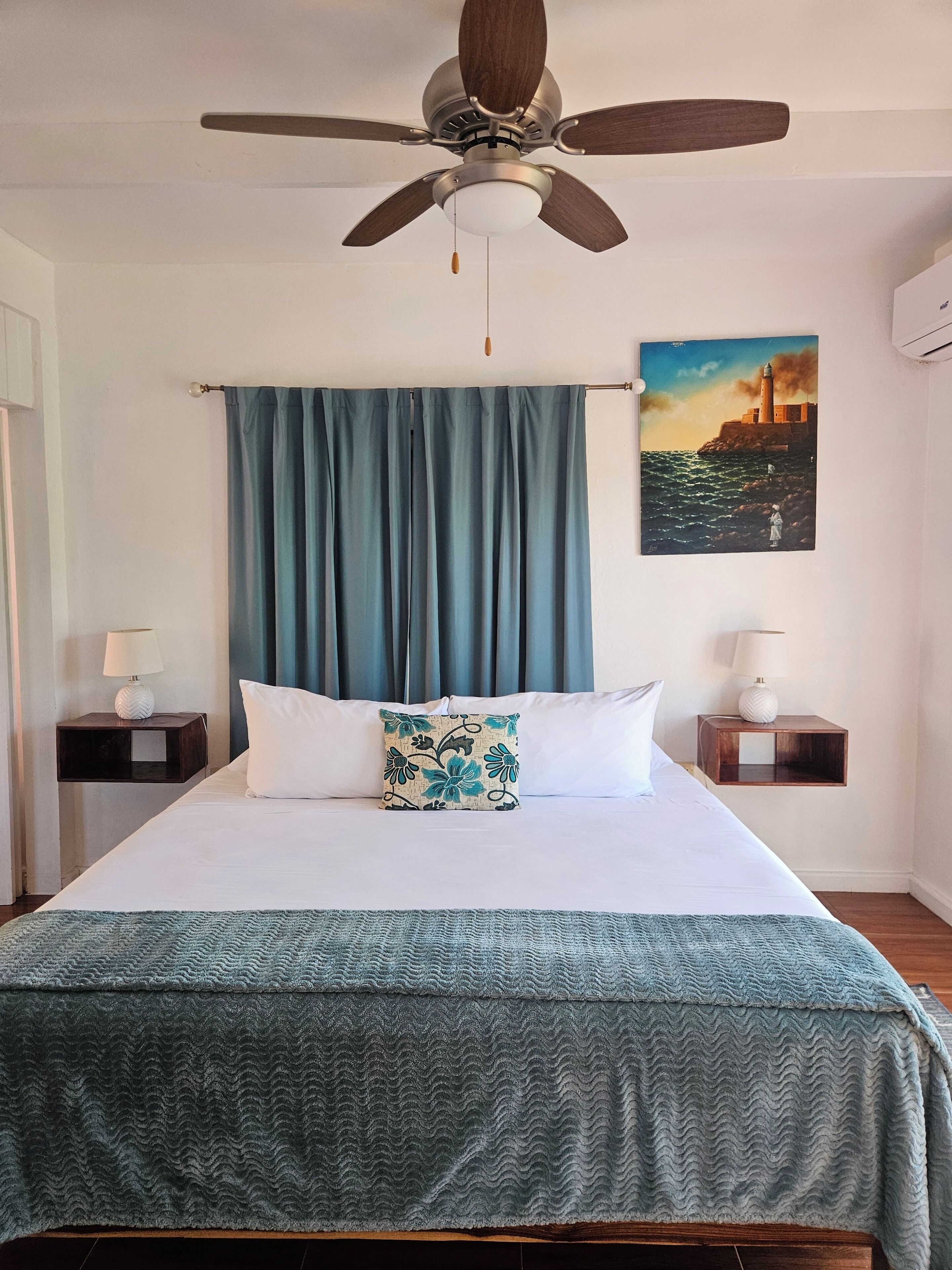 1 chambre, fer et planche à repasser, Wi-Fi gratuit, draps fournis