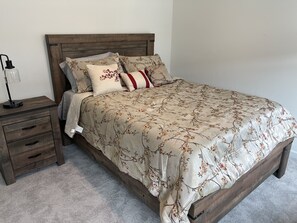 5 quartos, ferros/tábuas de passar roupa, Wi-Fi, roupa de cama