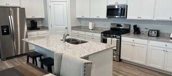 Charming Atlanta Getaway: Your home away from home with Southern Comfort