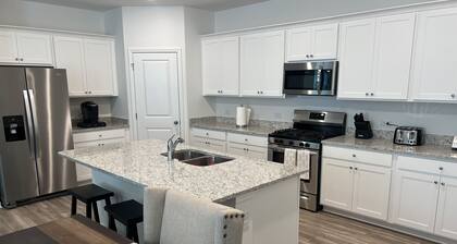 Charming Atlanta Getaway: Your home away from home with Southern Comfort