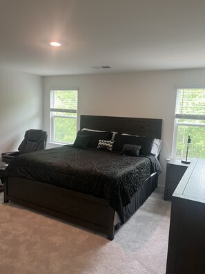 5 bedrooms, iron/ironing board, WiFi, bed sheets